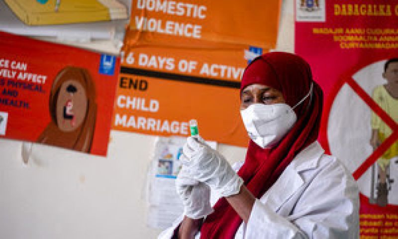 covid-19-a-healthcare-worker-prepares-a-covid-19-vaccine-at-a-hospital-in-mogadishu-somalia-de60001a83922fea03bec27cf5daa94e1642741161.jpg