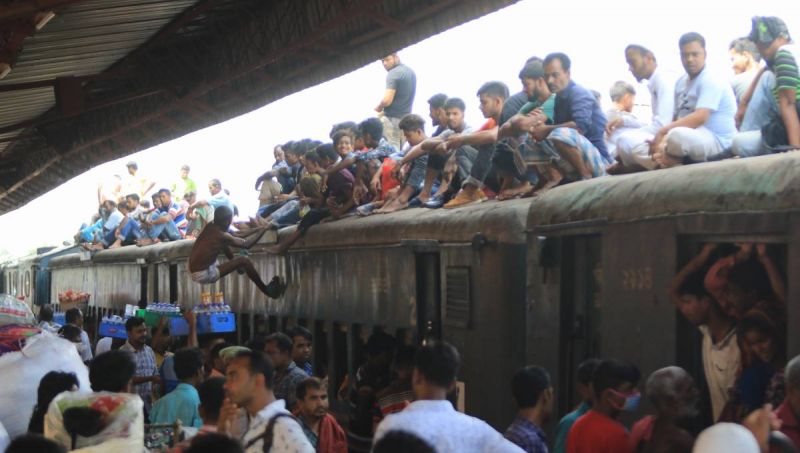 train-jampackaed-train-of-eid-passengers-photo-1f0ab06638decde62a6b250fcae79caf1644240307.jpeg