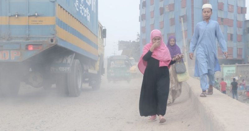 air-pollution-pedastrians-suffer-as-a-dhaka-road-is-blanketed-by-smoke-and-dust-e60a11f2aa3ed2290036aa0f347755311646121523-fad199ba6fbe2bd3bde804ea7adf42161656051434.jpg