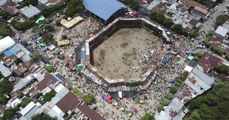 in-this-image-taken-from-video-spectators-agglomerate-around-the-wooden-stands-that-collapsed-during-a-bullfight-in-el-espinal-tolima-state-colombia-sunday-june-26-2022-killing-4-injuring-hundreds-5a4604cbc5fdda191d01f0e8e3b9d8d91656309057.jpg