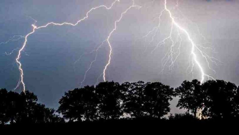 lightning-strike-c855149535f3479bc5413583b2664ddd1682269410.jpg