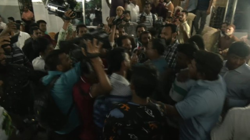 journos-detained-for-snapping-al-bcl-clash-in-barisal-685753f217e3b3830944e1366c71c49c1684348086.jpg