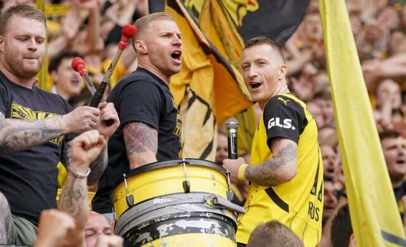 dortmunds-reus-buys-farewell-beers-for-25000-fans-ba9edcbd4b1339148131f7df678d49161716140130.jpg