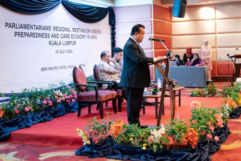 dato-sri-alexander-nanta-linggi-an-mp-from-malaysia-was-concerned-about-the-impact-of-aging-on-women-58206f6b6809367d567f74d2e28e9c591722320408.jpg