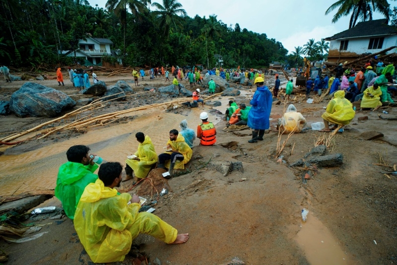 rescuers-search-for-survivers-in-the-mud-ap-photo-fb0fca12d36fdd37236a487fcb9577891722404047.jpg