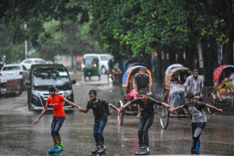 rain-dhaka-92115e0633b44da9effe48725f20761f1723099904.jpg