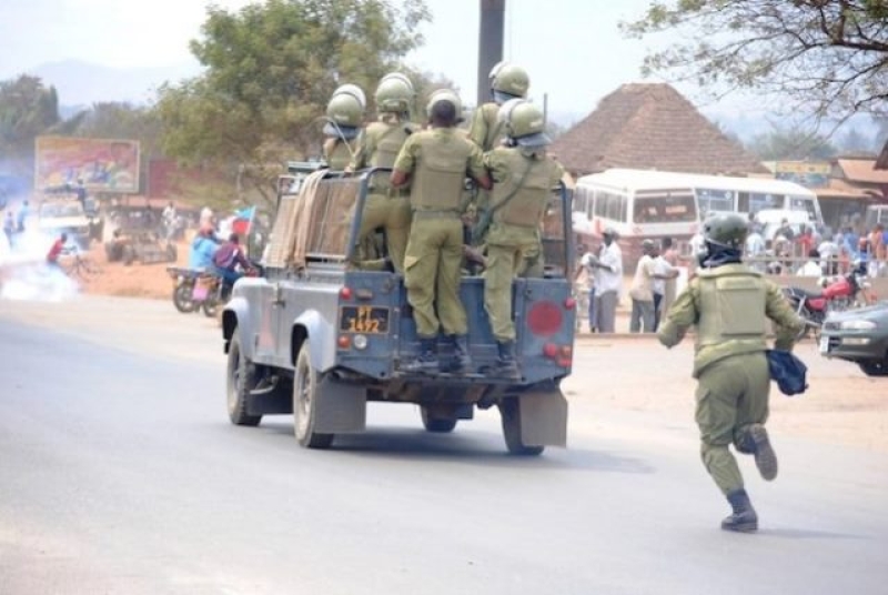 riot-police-in-mbeya-city-unleash-teagas-to-disperse-members-of-the-chadema-opposition-party-who-gathered-to-mark-international-youth-day-on-august-12-2024-eedb226f7ff8b3d5bf8fdc1fff2213551729535790.jpg