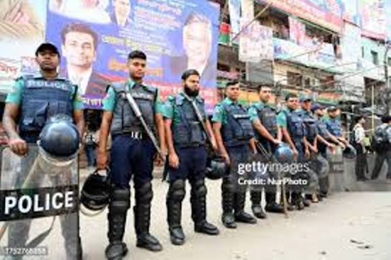 policemen-duty-b9ea52891306cee97193a39e64ed6a221730782494.jpg