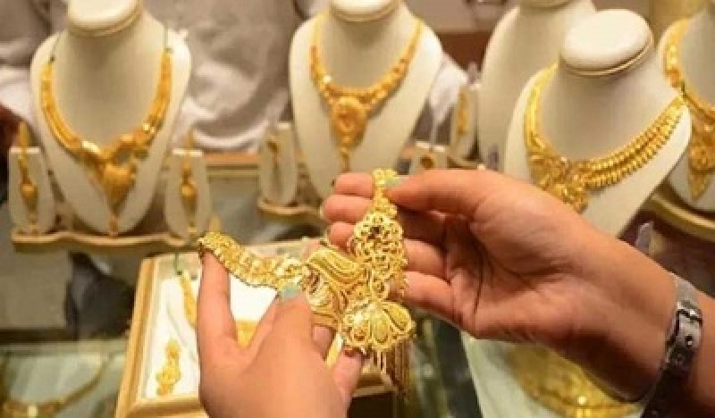 gold-ornaments-4dd06e7db355b0813f1325d21430d70a1733938600.jpg