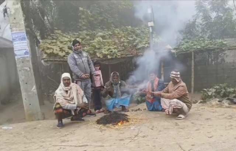 some-old-people-try-to-keep-themselves-warm-by-making-fire-with-straw-in-meherpur-on-early-saturday-df591cf2371264a2e335f73df9230c331734232809.jpg