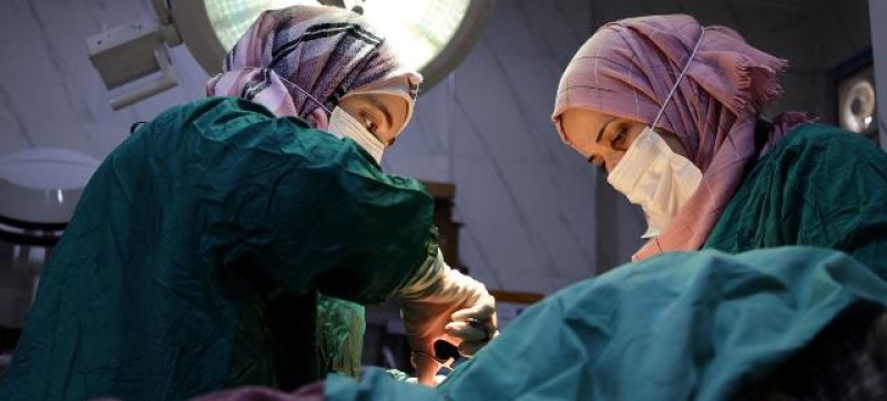 medical-workers-perform-an-emergency-operation-at-the-idlib-maternity-hospital-in-syria-585de028c8875dbba728d8df3029a9b31738824010.jpg