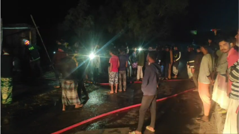 onlookers-at-the-natore-leather-warehouse-where-fire-burnt-down-rawhides-on-friday-night-6abc08f74db603e52f3444eeb7268ad71738994080.png