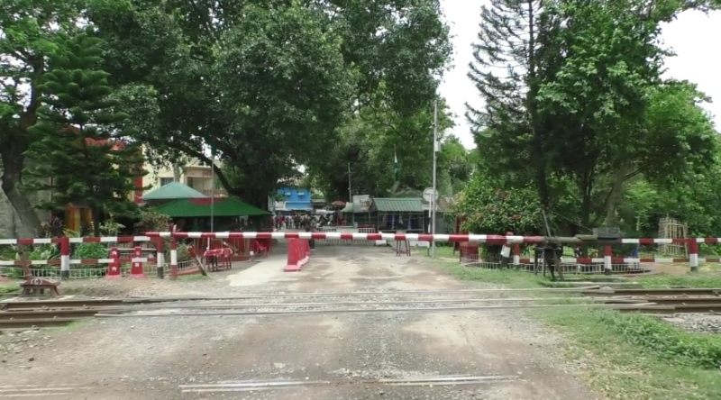 hili-level-crossing-near-the-hili-land-port-480f1f51ddcee38d55c37a6e8e4a7c891739211909.jpg