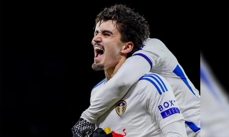 leedscloseonpremierleaguereturnthankstolatestruijkdouble-ezgif-5027be3c720fd8186541982d4798c0071739866517.jpg