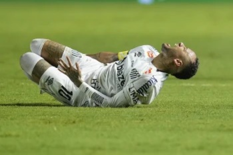 neymar-grimaces-in-pain-after-he-was-fouled-during-his-debut-for-santos-fc-in-a-sao-paulo-league-soccer-match-against-botafogo-sp-in-santos-brazil-wednesday-feb-15bfc2a2e3fecda1f069e7519c733fb81739939180.jpeg
