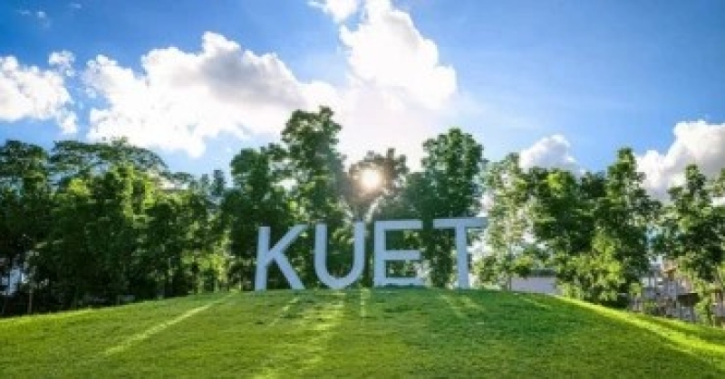 kuetsues400peopleoverattacksonstudents-ezgif-5163f6bad3753880f91c12f559ed8fa81740033840.jpg