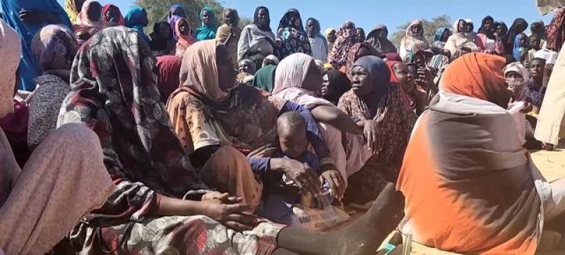 displaced-sudanese-people-wait-to-receive-food-from-the-world-food-programme-wfp-c4e460b684ece7bb1ee0e232beebe6aa1740636309.jpg