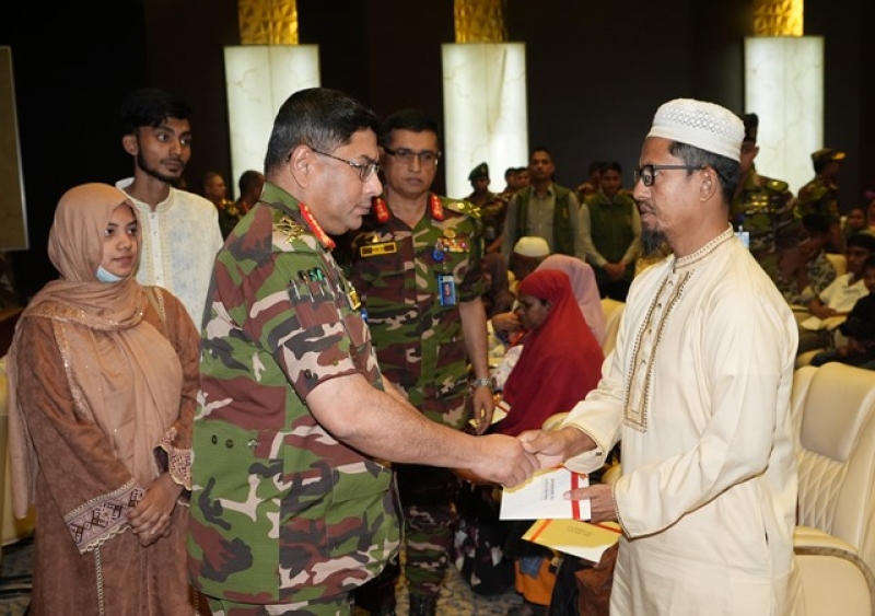 army-chief-gen-waker-uz-zaman-honoure-the-july-warriors-at-the-army-multipurpose-complex-in-dhaka-on-tuesday-38563584bffe4e7ca90956bb8d50230c1742922701.jpg