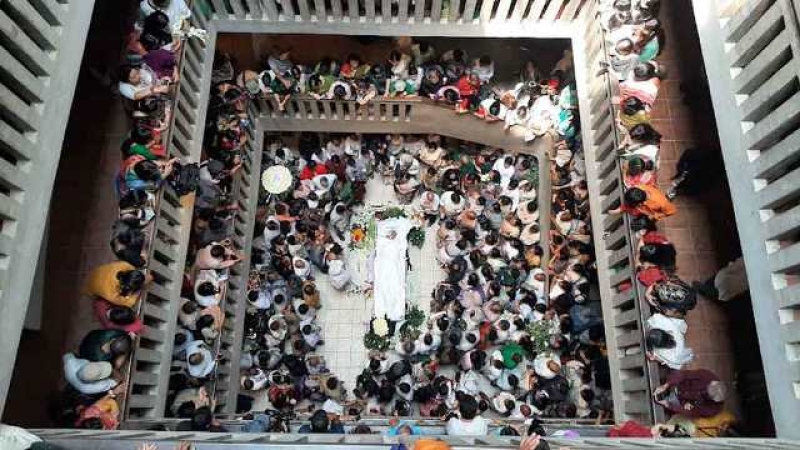 sanjida-khatun-being-given-final-farewell-at-chayanaut-on-wednesday-7002c1c58298936b8407f8ba6e9767771743007113.jpg