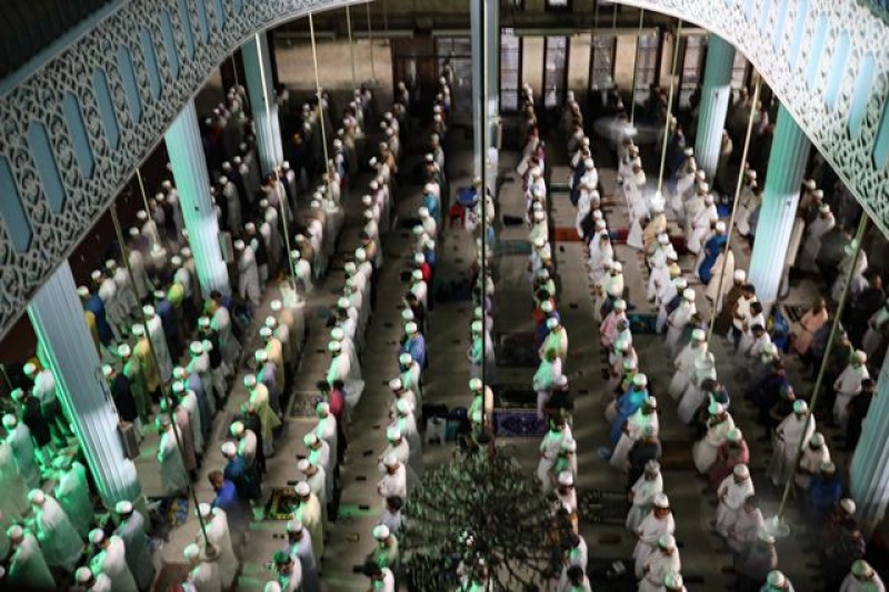 devotees-saying-prayer-at-the-baitul-mukarram-national-mosque-on-shab-e-qadr-of-march-27-night-2025-561cc2faddbe39d43f58c18bae69f47f1743099926.jpg