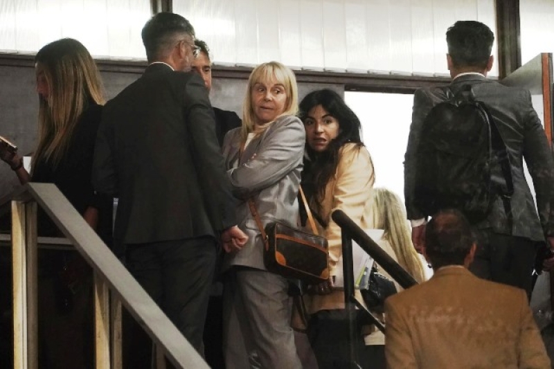 diego-maradona-family-in-buenos-aires-df9e6a6bab01c9ea13f6246768335ca71744775481.jpg