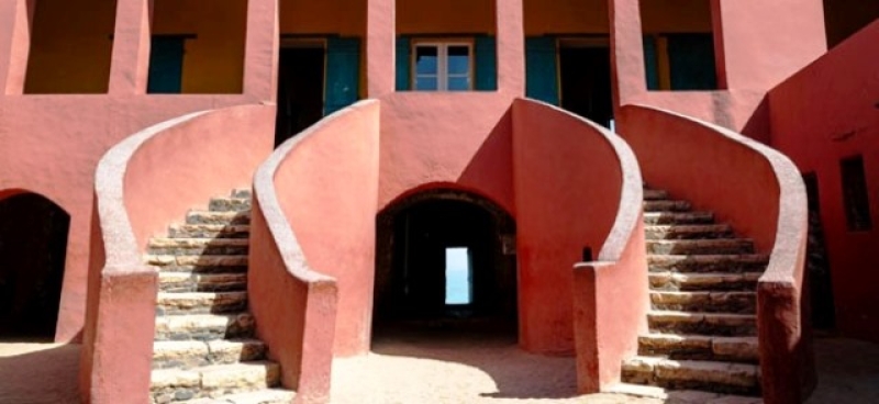 the-maison-des-esclave-or-slave-house-is-now-a-museum-and-unesco-heritage-site-96e99cc410c78f77b8005574736492291745380641.jpeg