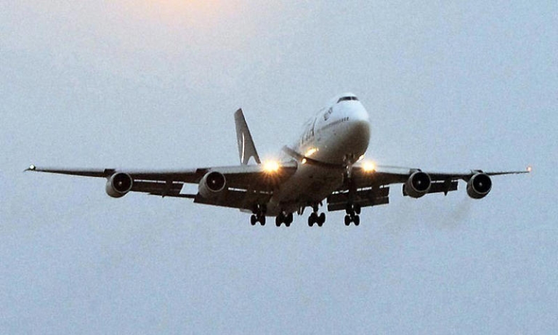 a-pia-flight-landing-in-lahore-8f524d36030dec21d7ae61f3128626471748186040.jpeg