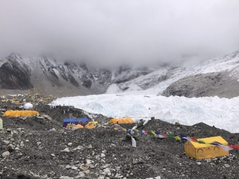 khumbu-glacier-at-the-mt-f089edee2927605250a8e01a474cf5c41748627993.jpg