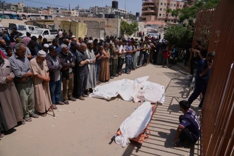 funeral-prayer-for-the-dead-in-israeli-firing-a-kilometer-awar-from-gaza-aid-site-on-tuesday-562a7ddd627d75ada6e9baaac1c507a51748923488.jpg