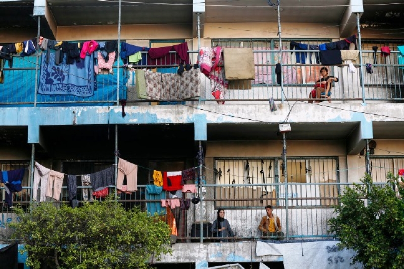as-forced-displacement-continues-people-seek-shelter-in-an-unrwa-school-in-deir-al-balah-amid-the-lack-of-basic-supplies-gaza-middle-areas-the-gaza-strip-june-2025-abfa272c235c9aac6dc25db0442c32751749317213.jpg