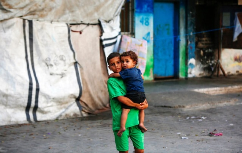 forcibly-displaced-children-in-an-unrwa-school-in-deir-al-balah-middle-areas-the-gaza-strip-june-2025-4eb2b6a1f3b2f130aaad1ef3638791111751653910.jpg