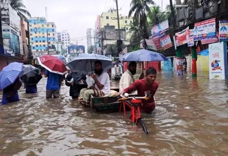 low-lying-areas-of-dhaka-city-have-gone-under-water-due-to-drainage-congestion-following-incessant-rainfall-unb_11zon-e7e8c02af662c31f9533a547d58ca7d31751991463.jpg