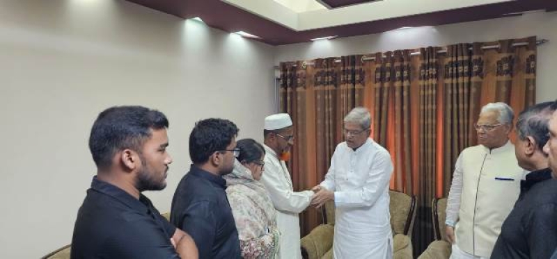 bnp-secretary-general-mirza-fakhrul-islam-alamgir-on-thursday-meet-the-family-of-pilot-tawkir-hossain-and-conveyed-condolences-c3ba0972e120e8b5ab18712624b299791753461000.jpg