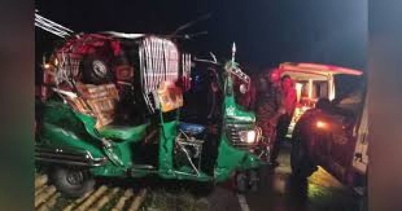 cng-three-wheeler-damaged-in-faridpur-accident-08ee2f9f9dc16b6dc71bde9bc822fc361758598289.jpeg