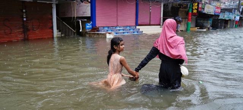 a-mother-guides-her-daughter-through-flood-waters-in-feni-bangladesh-67ce675d8e328e22232d80c604d7a7db1758733041.jpg