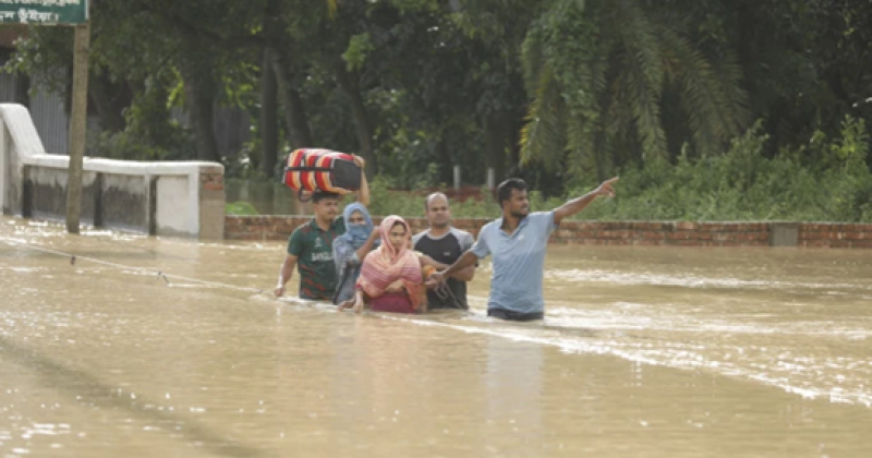 flash-floods-in-chattogram-e41cd90c85ba1ec4e51f092a7ae53b921759379114-6733298677534af65455a71cb2544db91759410047.png