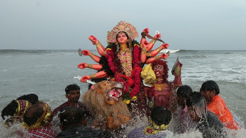 immersion-of-goddess-durga-on-thursday-evening-6b18c83085e8c2b95f8c53ffc89add521759464181.jpg