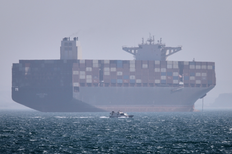 a-container-ship-sits-at-anchor-as-a-small-motorboat-passes-in-the-foreground-in-the-strait-of-hormuz-off-bandar-abbas-iran-saturday-may-2-2026-843cae4abe61c7bcd22787688b8e3ada1778209602.jpg