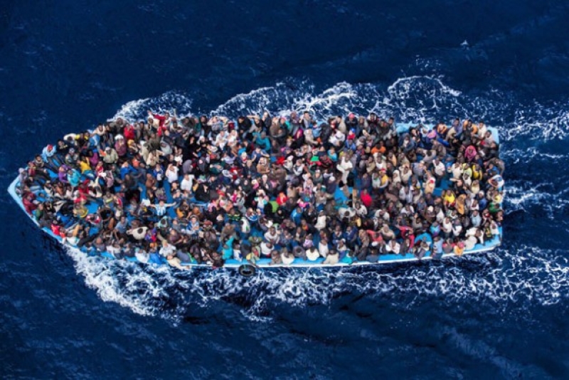 migrant-boat-sails-in-the-medeterranean-5ef3dddc5fc48b94e2f0d608338e7b691778220756.jpg