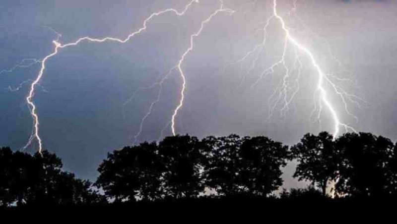 lightning-strike-c855149535f3479bc5413583b2664ddd1781802720.jpg