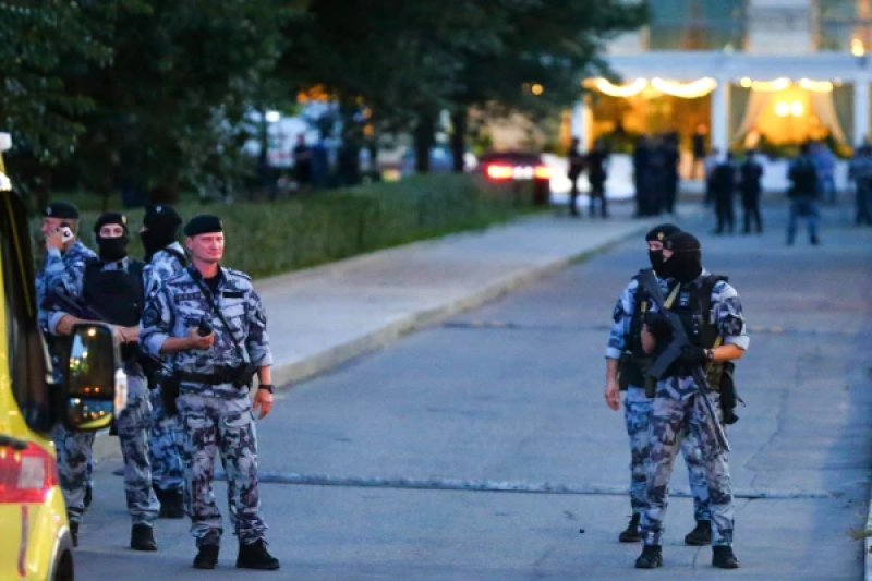 police-block-an-area-near-a-deadly-explosion-at-a-restaurant-in-moscow-saturday-aug-d8c7fff14a790cdca979bc035fd287771785658306.png