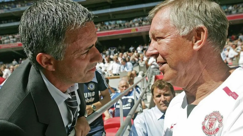 mourinhosaysheagreedtoreplacefergusonatmanutd-ezgif-97c6301a0740f88bd0d2c154b60b2e991786352237.jpg