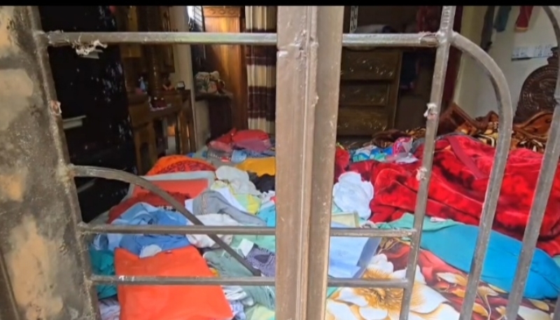 clothes-strewn-inside-a-house-during-a-dacoity-committeed-on-thursday-night-8425f403eea9ebc92428805103fc4d971786730003.jpg