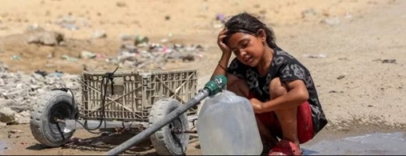 a-gazan-girl-collects-water-c0c1910d505c77c5ed548ca7bc4dbf5a1788023202.jpg