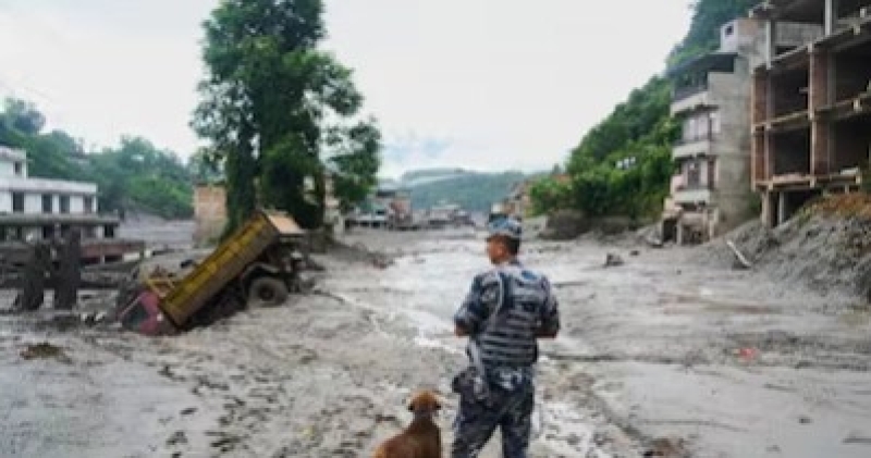 rescuers-pull-china-nepal-border-flood-survivors-from-mud-b0e286147db75f09bccf13ccc2c6464d1787973822.jpg
