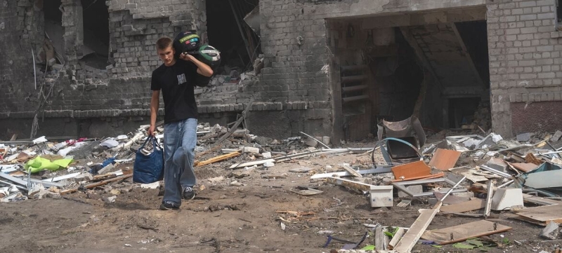 a-boy-carries-belongings-salvaged-through-rubble-outside-a-destroyed-apartment-building-in-boryspil-ukraine-following-an-overnight-missile-attack-7b6e03a64dee46395fceb24bb2baa1ed1789492357.jpg