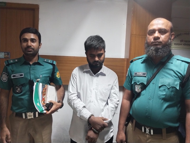 after-giving-proxi-in-the-recruitment-test-of-the-ministry-of-land-a-different-man-who-joined-the-job-was-arrested-on-monday-829553c0ca842d04f3567059e2a187ef1791135710.jpeg