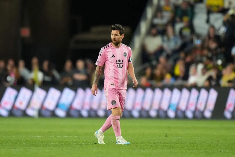 messireadiesforfinalfarewellinargentinasend-off-ezgif-ddc00d227ba51b89872460b3b4d3c3d01791183964.jpg