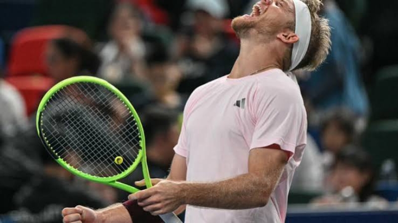 davidovichfokinabeatsrisingstarjodartowinshanghaimasters-ezgif-90d316341b5acc984e58337db722e20b1792342150.jpg
