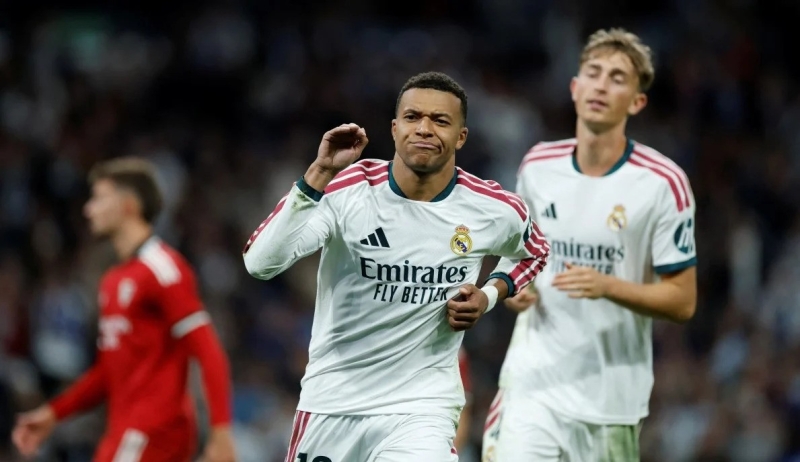 mbappehitstwoasrealmadridroutsevilla-ezgif-bb32b747eb938fbf01784abb1763281a1792391008.jpg